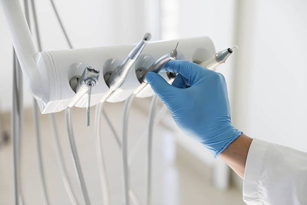 Professional Emergency Dentist technician working in Groveton, VA